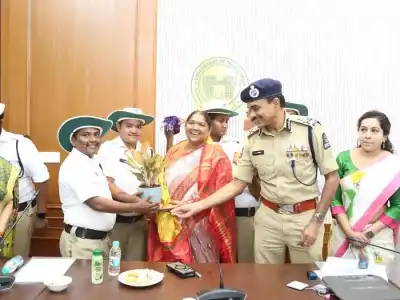 Telangana to Give Homes to Transgender Traffic Helpers in Hyderabad