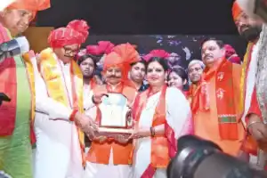 Temple activist Yamuna Pathak receives Bharat Gaurav Sanatan award