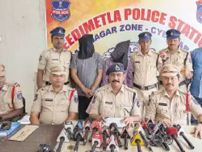Two fake Naxals caught for trying to extort Rs 50 lakh
