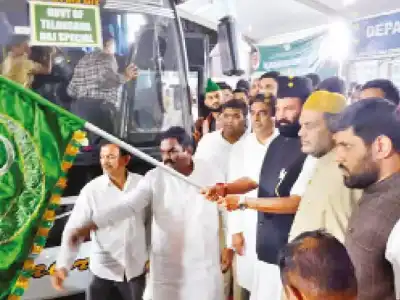 Uttam sends off Haj pilgrims on trip to Mecca