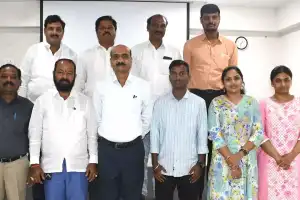 Vaktha helps participants overcome stage fear and speak with confidence