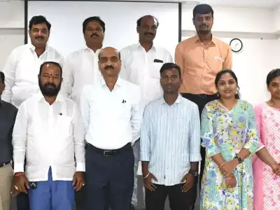 Vaktha helps participants overcome stage fear and speak with confidence