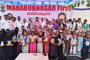 Yennam honors top EAPCET scorers from MBR government colleges