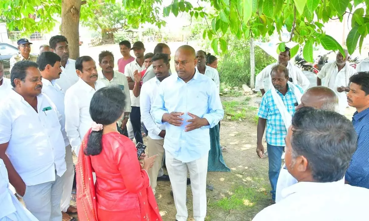 Alleti visits rice buying center