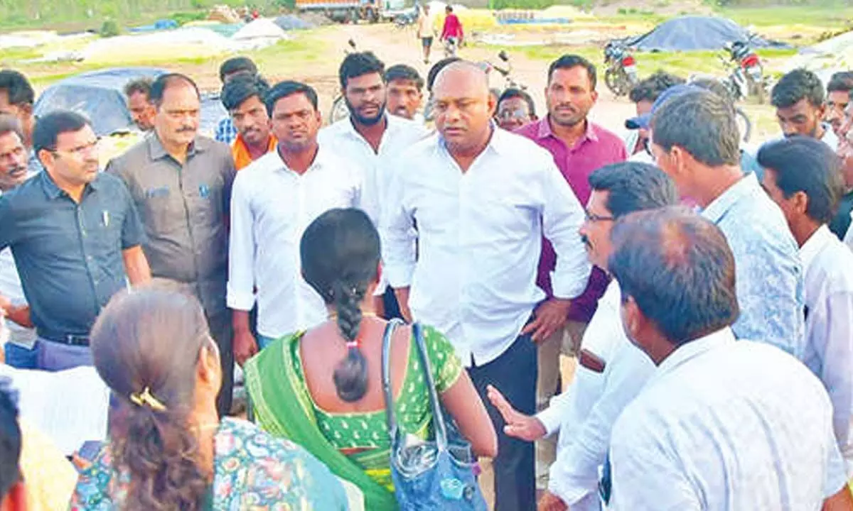 Alleti visits Sarangapur area