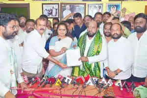 BJP MP Krishnaiah asks BCs to back Kavitha in rail protest