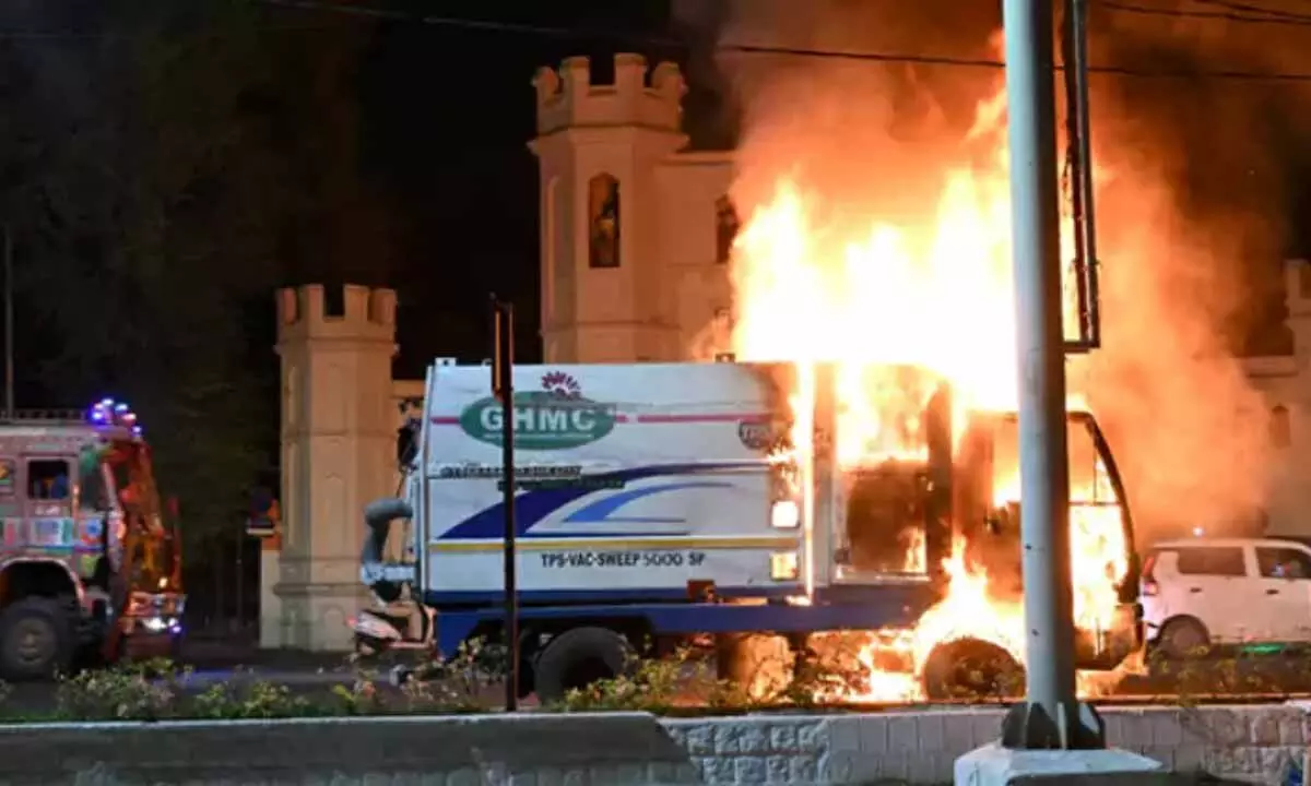 Car catches fire in Hyderabad, no injuries