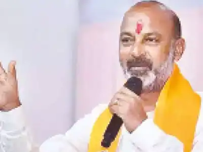 Government should strongly pursue case against former SIB chief, says Bandi Sanjay