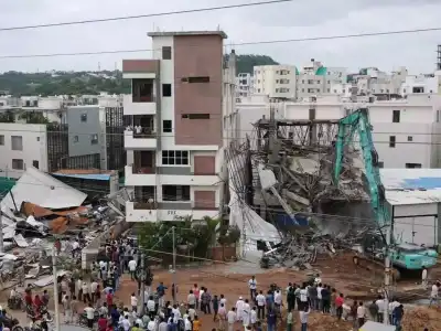 HYDRAA Clears Illegal Huts at Sunnam Cheruvu, People Protest