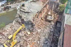 HYDRAA demolishes illegal buildings near Patny Nala in Secunderabad