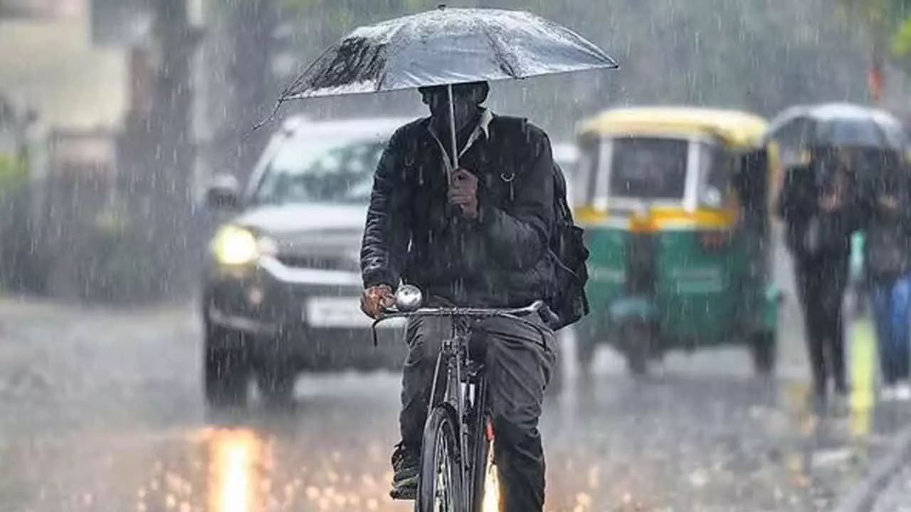IMD forecasts heavy rain for AP and Telangana due to surface circulation