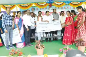 Jupally gives 15 crore rupees to support women’s groups