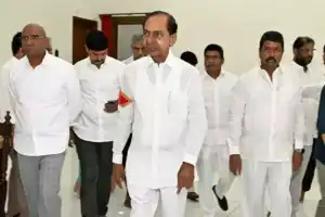 KCR travels to Hyderabad for Kaleshwaram commission meeting