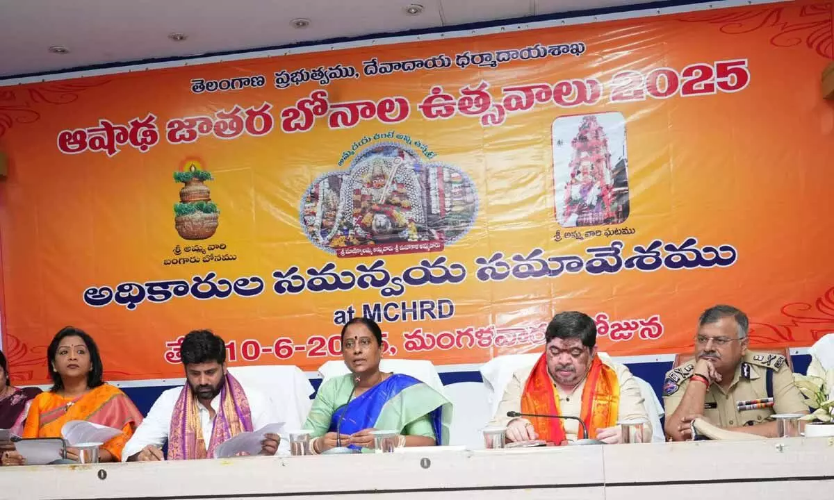 Konda Surekha discusses Bonalu festival, guides officials