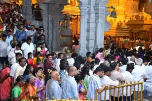 Large crowd at Yadagirigutta temple