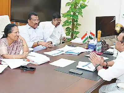 Minister promises to settle unpaid contractor bills