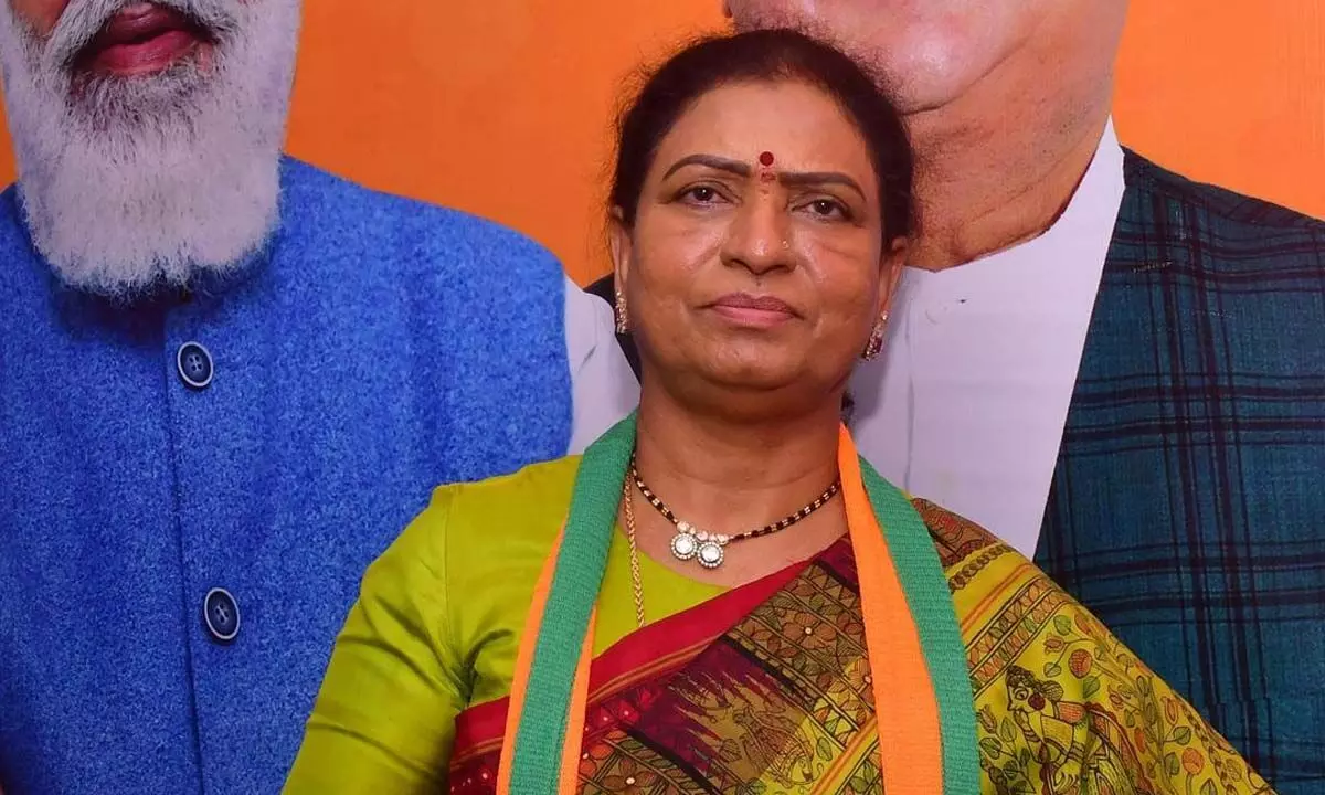 MP DK Aruna visits BJP office today
