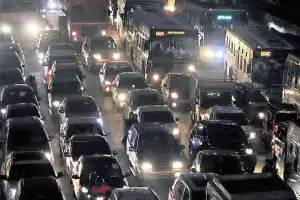 Night traffic rerouted at Lakdikapul for a month