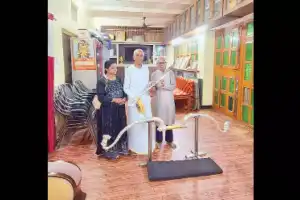 Philanthropist gives gold and silver bow and arrow to Lord Ram