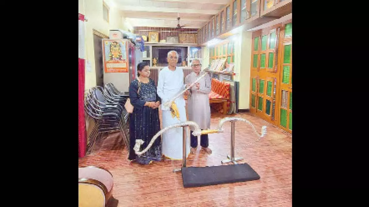 Philanthropist gives gold and silver bow and arrow to Lord Ram