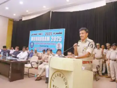 Police chief organizes meeting for peaceful Moharram procession
