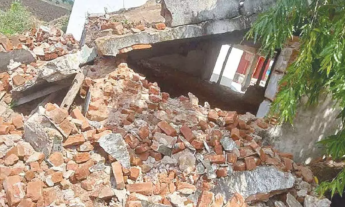 School building collapse injures four students