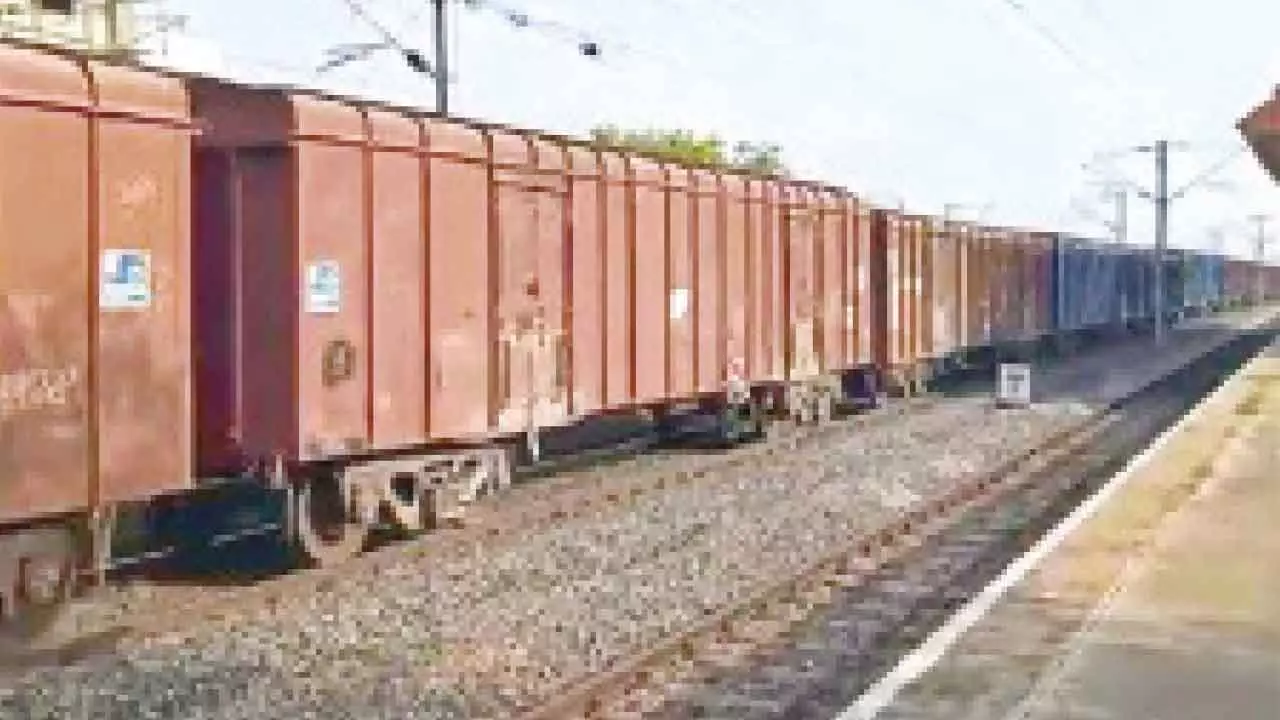 SCR loads 12.832 million tons of freight in May