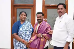 Seethakka honors Bojju Patel