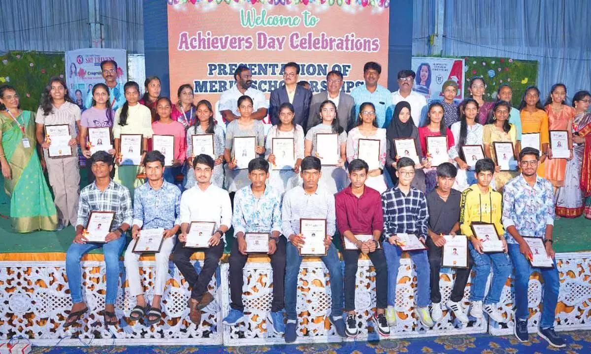 Sri Triveni School honors top SSC students