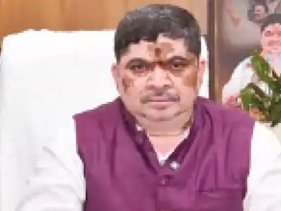 Students need quality education and healthy food says Ponnam
