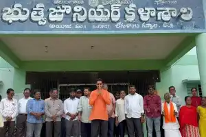 Students Protest Delay in College, BJP Leaders Support
