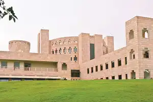 130 students enroll in ISB’s PGP YL 2025-2027 program