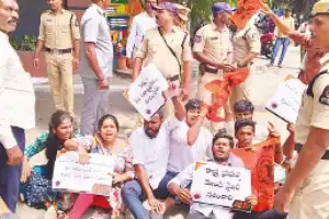 ABVP activists block Deputy CM’s convoy over fee delay at Nizam College