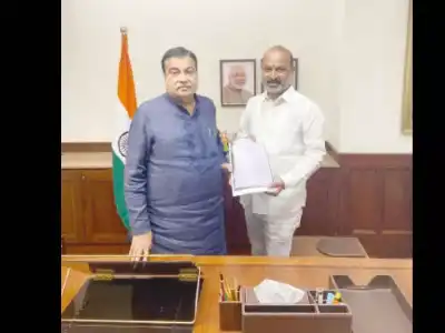 Bandi asks Gadkari to begin expanding Karimnagar-Jagtial road
