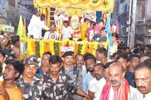 Bandi urges Hindus to come together