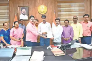 Collector promises office space for officers at headquarters