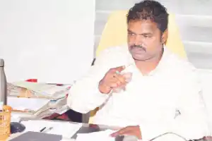 Commissioner examines sanitation and trade licenses