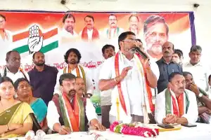 Congress gains support before local elections
