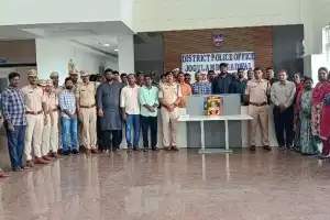 District Police Chief Honors Former CM Rosaiah on Birth Anniversary