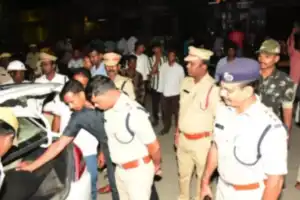 District Police Chief Oversees Night Vehicle Checks at Gadwal’s YSR Chowk