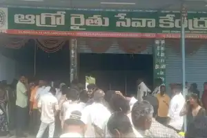 Farmers in Mahabubnagar Worried About Urea Shortage