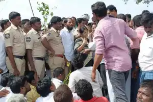 Farmers Protest in Aiza Mandal Over Cotton Buying, Causing 3 km Traffic Jam