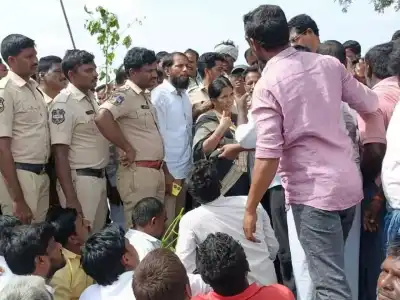 Farmers Protest in Aiza Mandal Over Cotton Buying, Causing 3 km Traffic Jam