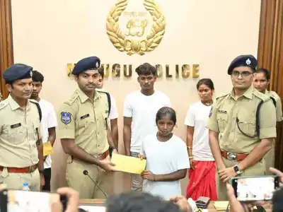 Five banned CPI (Maoist) members surrendered to Mulugu district police chief