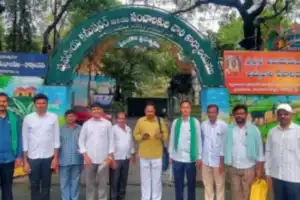 Gadwal Cotton Farmers Feel Cheated; Group Demands Full Purchase and Rs 1 Lakh Aid Per Acre