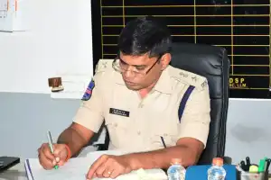 Gadwal Police Chief Makes Surprise Visit, Calls for Quick Action on SC/ST and Dowry Cases