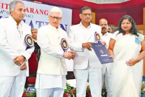 Governor praises young people for achieving new research milestones