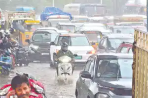Heavy rain causes floods in Hyderabad