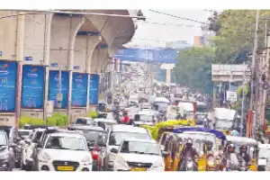 Heavy rain causes major traffic jams in the city