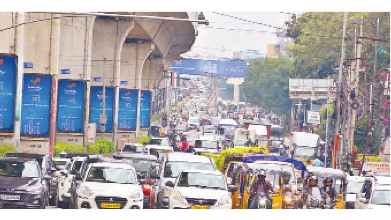 Heavy rain causes major traffic jams in the city